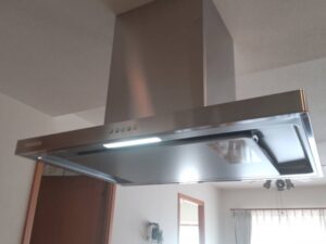 神奈川のキッチン取付け隊　韓国製吊り下げフードの工事　施工後